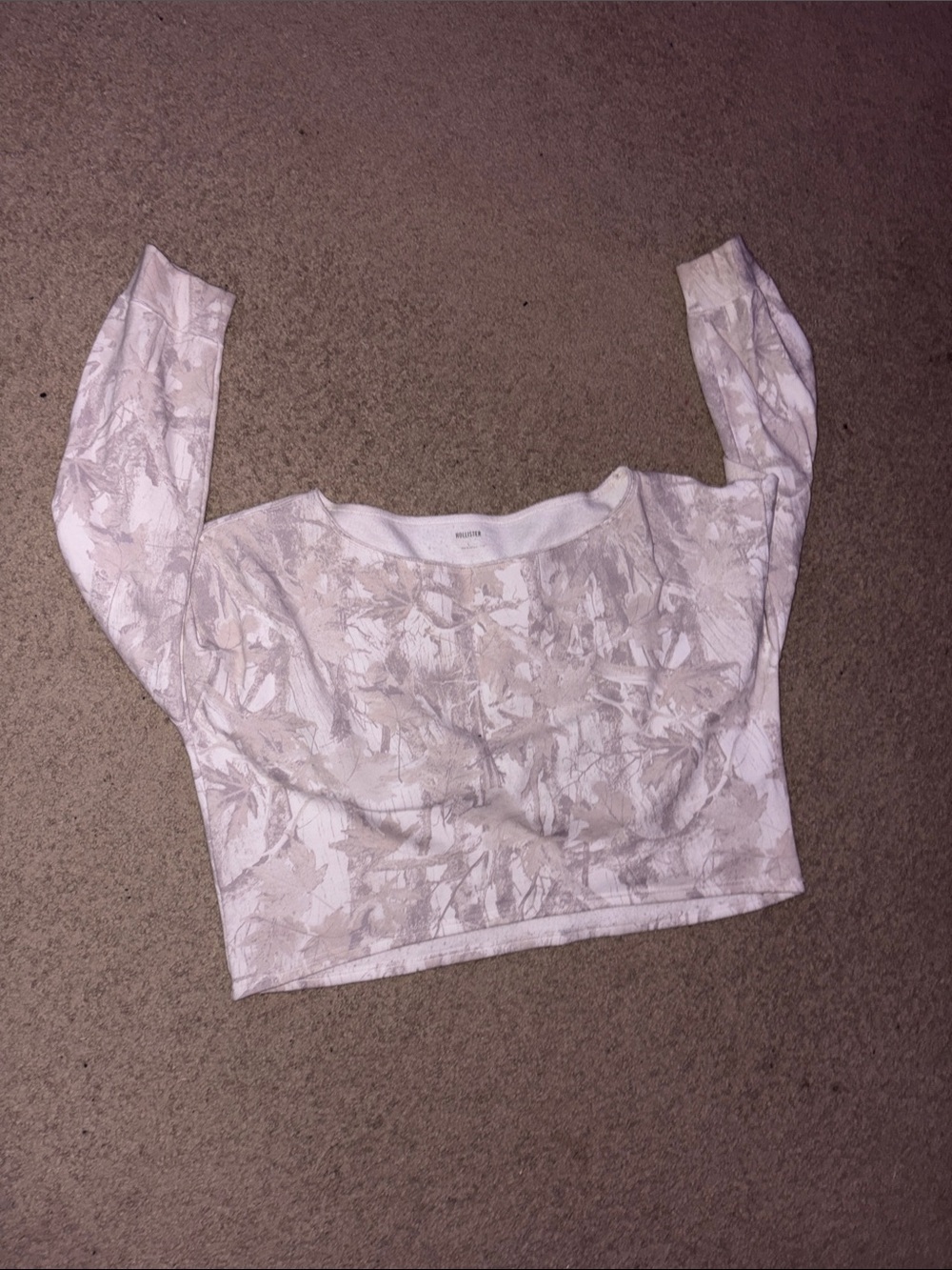Hollister Camo off the shoulder Long Sleeve Cropped Top